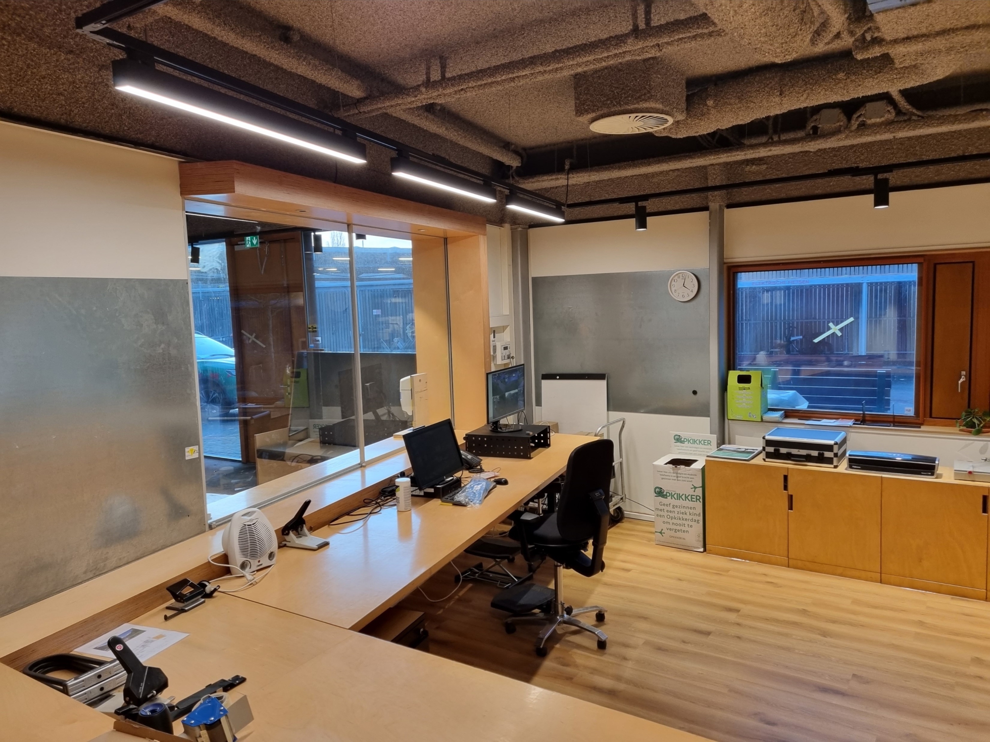 Canlux Lineaire armaturen Cabrera aan trackrail receptie verlichting